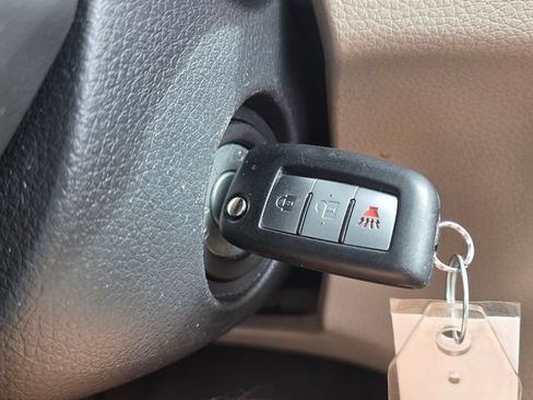 Used 2017 Nissan Rogue S FWD image 29