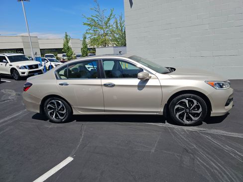 Used 2016 Honda Accord EX image 43