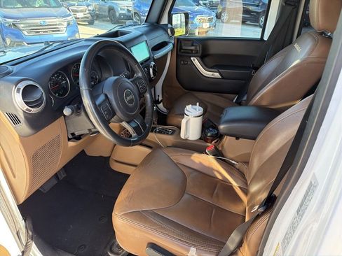 Used 2015 Jeep Wrangler Unlimited Sahara image 6