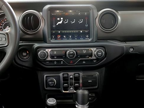 Used 2023 Jeep Gladiator Sport AWD/4WD image 13