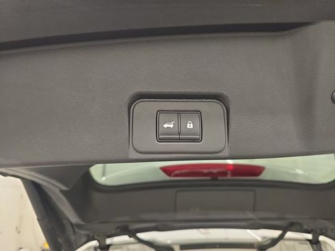 Used 2025 Nissan Rogue SV AWD/4WD image 16