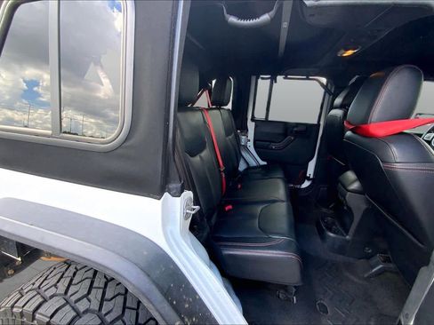 Used 2017 Jeep Wrangler Unlimited Rubicon AWD/4WD image 19