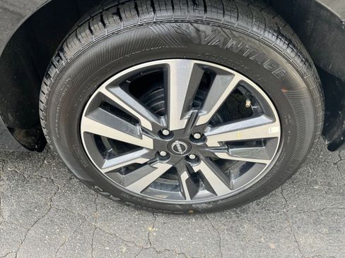 Used 2025 Nissan Versa SV image 24