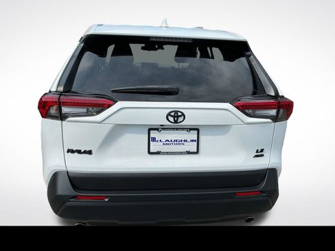Used 2023 Toyota RAV4 LE AWD/4WD image 4