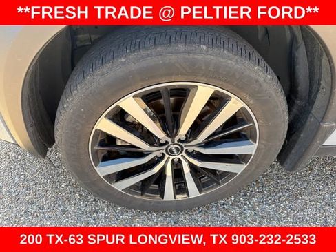 Used 2024 Nissan Pathfinder Platinum FWD image 4