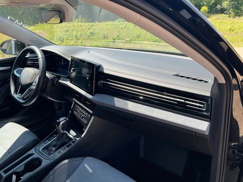 Used 2025 Volkswagen Jetta SE FWD image 21