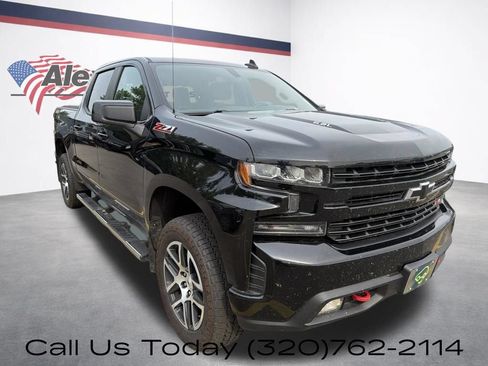 Used 2020 Chevrolet Silverado 1500 LT Trail Boss AWD/4WD image 3