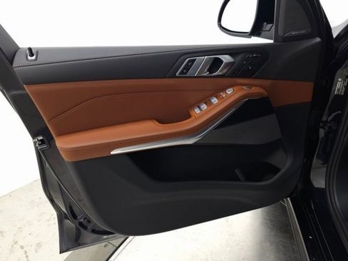 Used 2025 BMW X7 M60i image 17