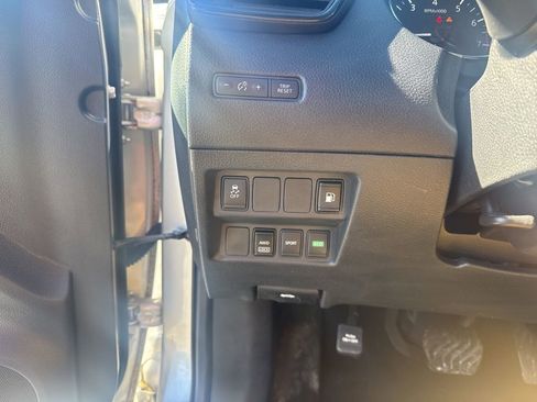 Certified 2018 Nissan Rogue S image 20