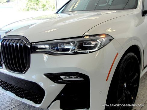 Used 2022 BMW X7 xDrive40i w/ M Sport Package AWD/4WD image 18