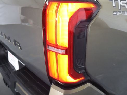 Used 2024 Toyota Tacoma TRD Sport AWD/4WD image 28