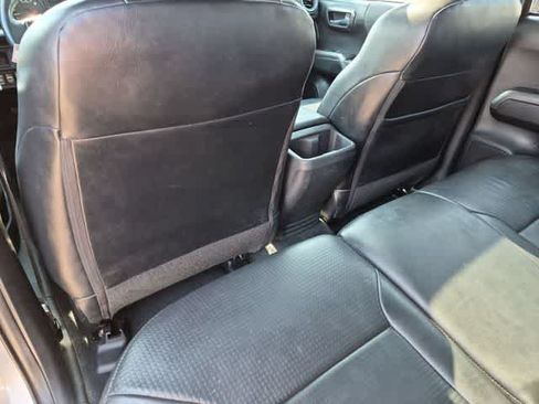 Used 2019 Toyota Tacoma TRD Off-Road AWD/4WD image 18