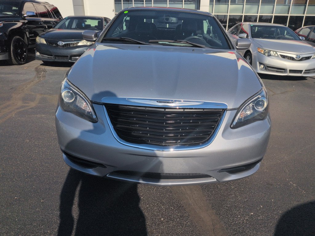 Used 2013 Chrysler 200 S FWD image 9