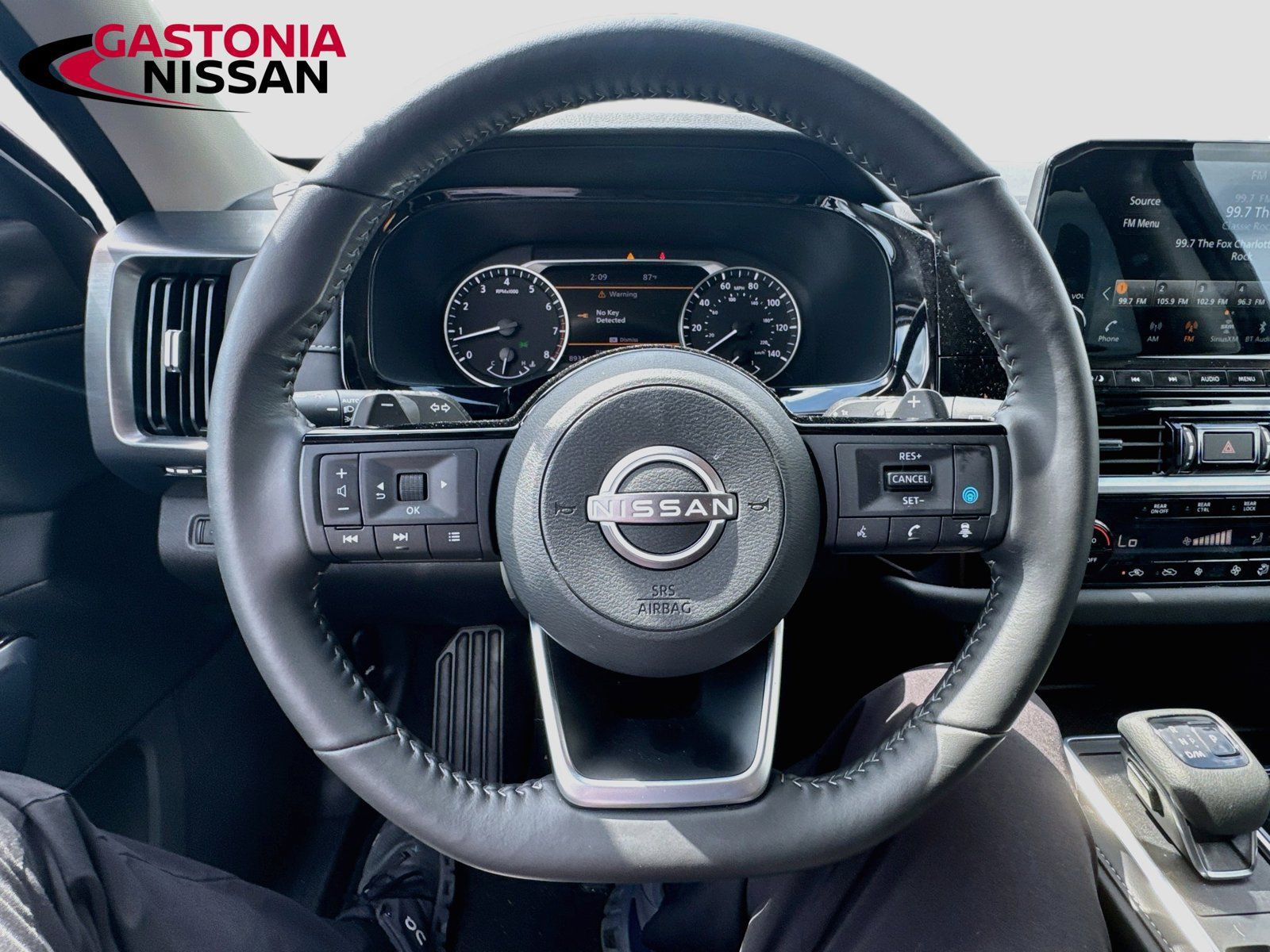 Used 2025 Nissan Pathfinder SL FWD image 14