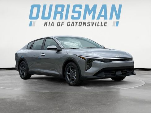 New 2025 Kia K4 LXS image 1