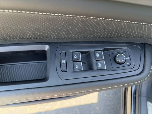 Used 2024 Volkswagen Atlas Cross Sport SE w/ Panoramic Sunroof Package AWD/4WD image 15