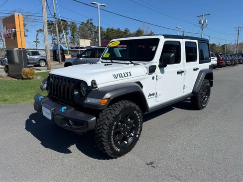 Used 2023 Jeep Wrangler Unlimited w/ Cold Weather Group AWD/4WD image 4