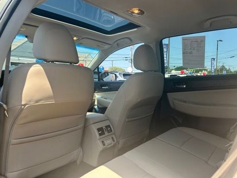 Used 2018 Subaru Outback 2.5i Limited AWD/4WD image 12