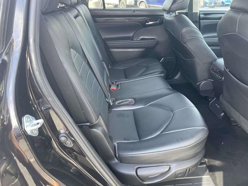 Used 2021 Toyota Highlander XLE image 45