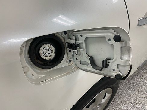 Used 2011 Nissan Rogue S image 14
