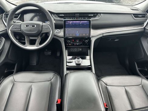 Used 2023 Jeep Grand Cherokee Limited image 14