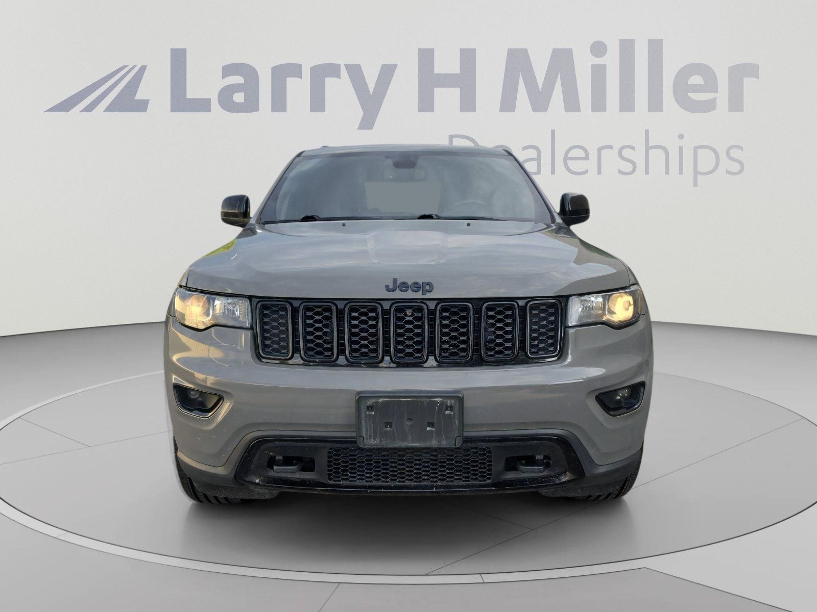 Used 2019 Jeep Grand Cherokee Laredo AWD/4WD image 8
