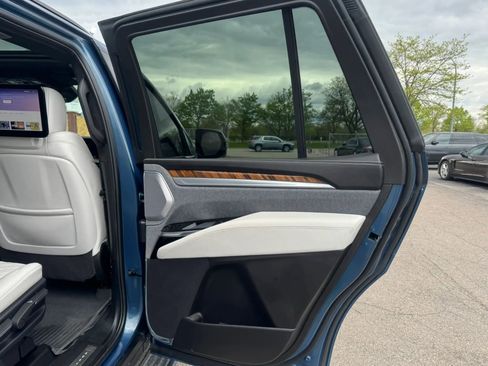 Used 2025 Cadillac Escalade Sport Platinum w/ LPO, Floor Liner Package AWD/4WD image 33