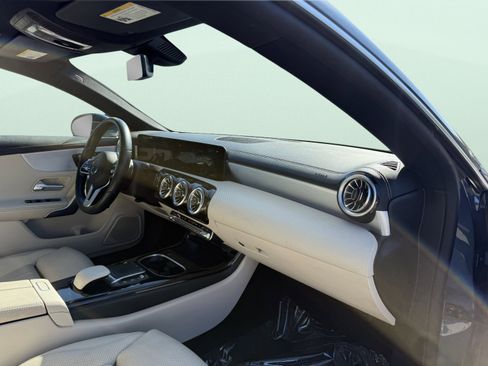 Used 2022 Mercedes-Benz CLA 250 image 26