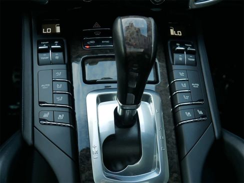 Used 2014 Porsche Cayenne Turbo image 20