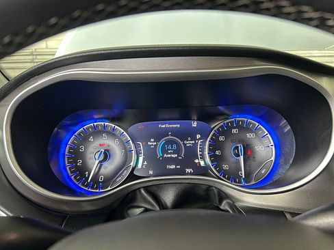 Used 2024 Chrysler Pacifica Touring-L FWD image 25