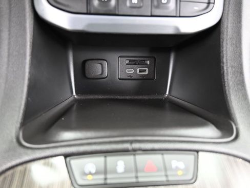 Used 2021 GMC Acadia SLT image 25