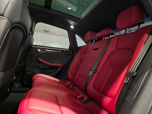 Used 2024 Porsche Macan image 19