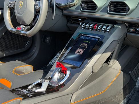 Used 2021 Lamborghini Huracan EVO RWD image 20