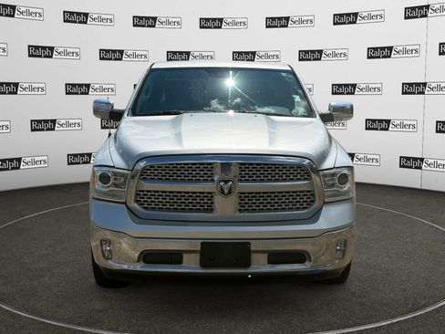 Used 2015 RAM 1500 Laramie w/ Convenience Group AWD/4WD image 8