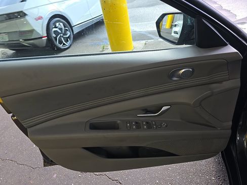 Used 2023 Hyundai Elantra SEL w/ Convenience Package FWD image 10