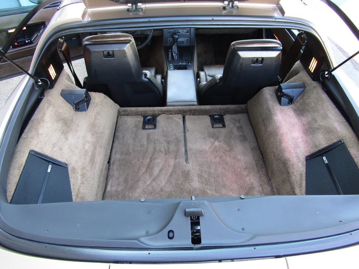 Used 1985 Chevrolet Corvette Coupe RWD image 25