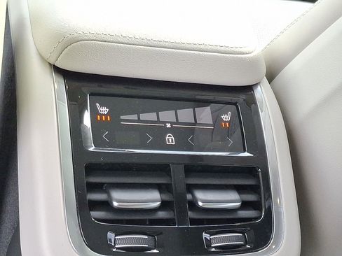 New 2026 Volvo XC60 B5 Ultra w/ Climate Package image 7