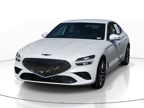 Used 2025 Genesis G70 2.5T image 9
