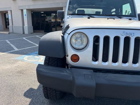 Used 2009 Jeep Wrangler X AWD/4WD image 3