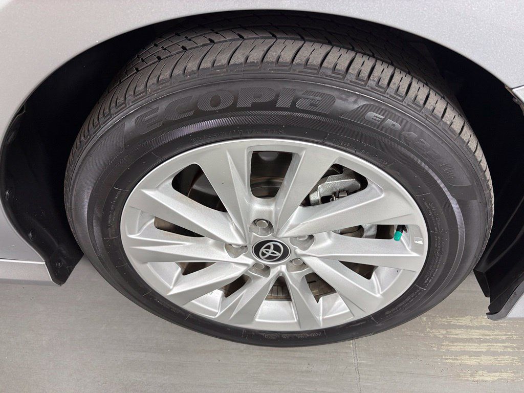 Used 2024 Toyota Camry LE FWD image 11