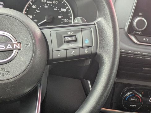 Used 2023 Nissan Rogue SV image 14