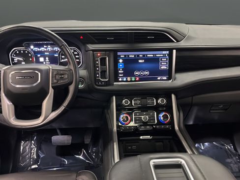 Used 2021 GMC Yukon XL Denali w/ Denali Premium Package AWD/4WD image 11