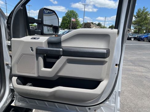 Used 2017 Ford F550 4x4 Regular Cab Super Duty image 32