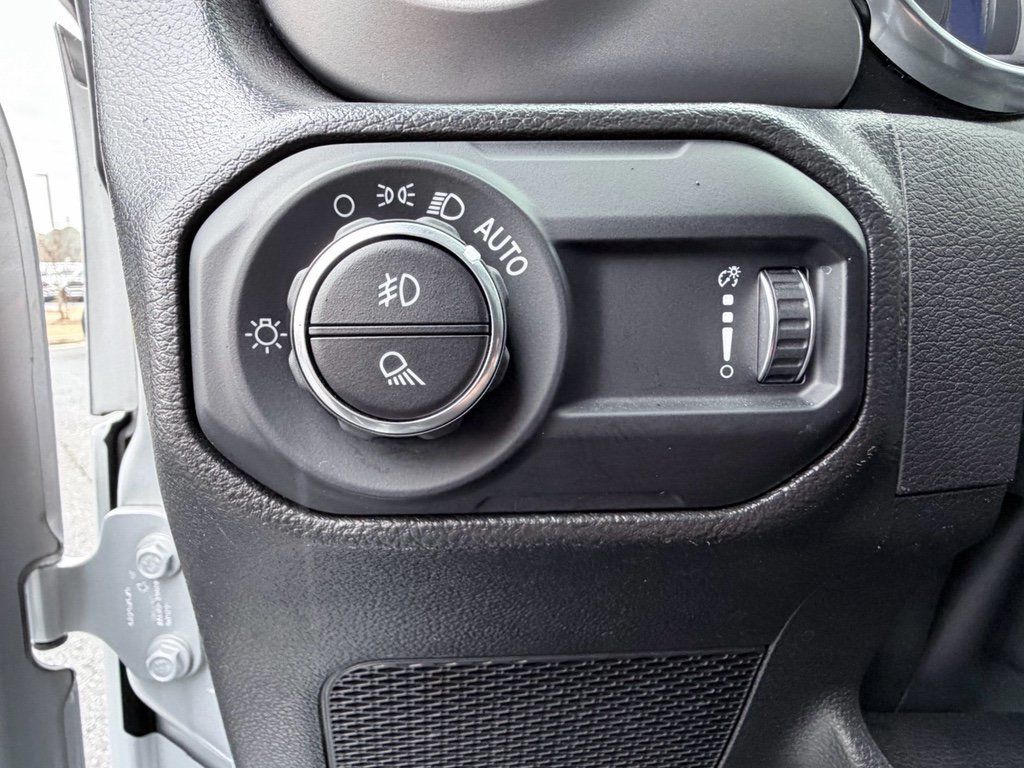 Used 2023 Jeep Gladiator Sport AWD/4WD image 12