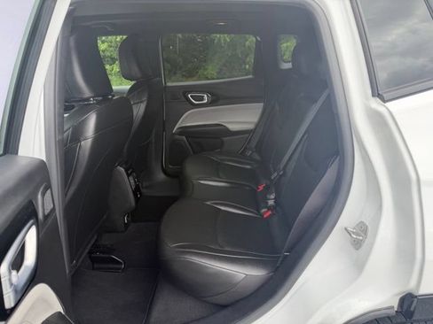 Certified 2025 Jeep Compass Limited w/ Elite Group AWD/4WD image 19
