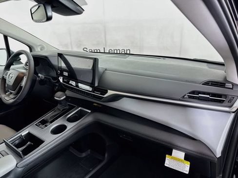 New 2026 Toyota Sienna XLE AWD/4WD image 32
