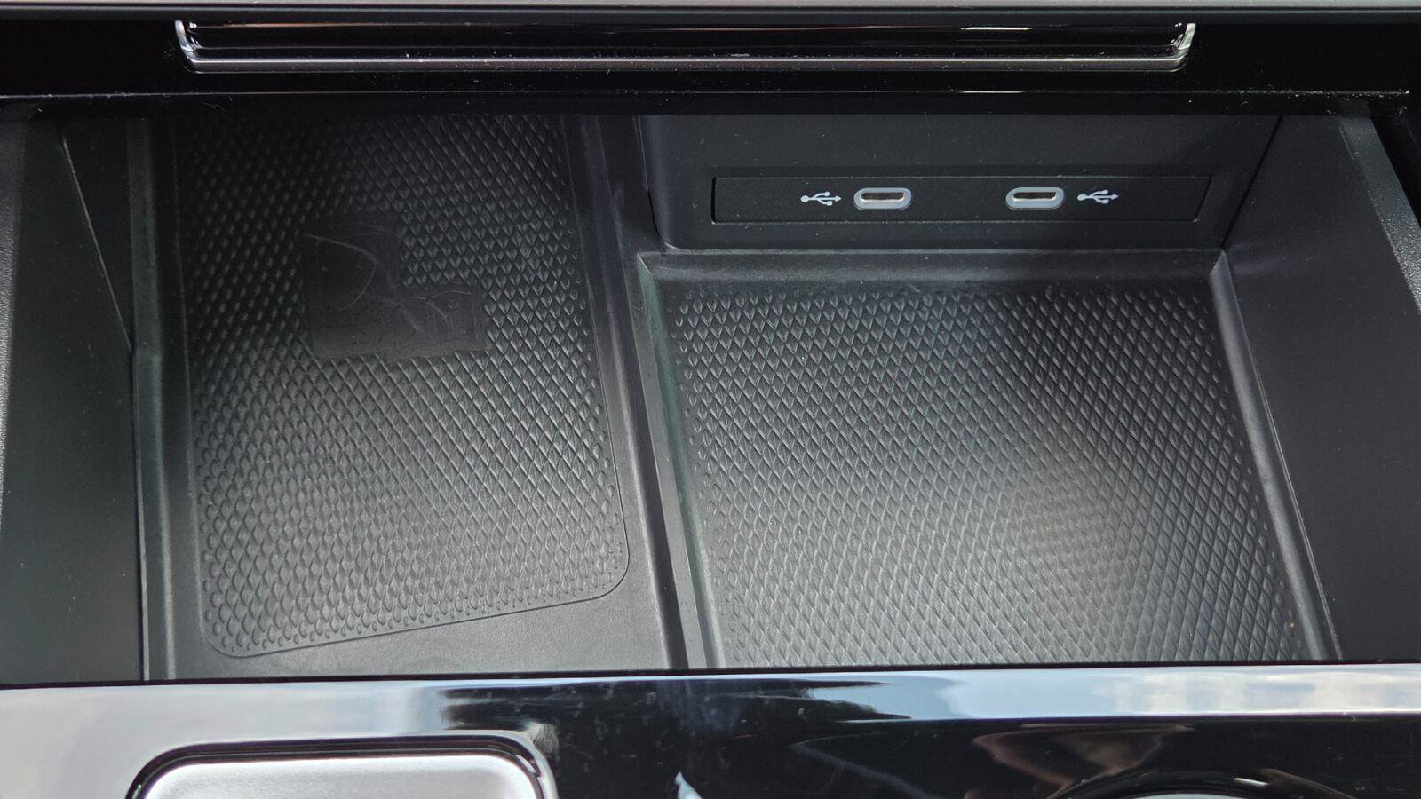 Used 2024 Volkswagen Atlas Cross Sport SE FWD image 31