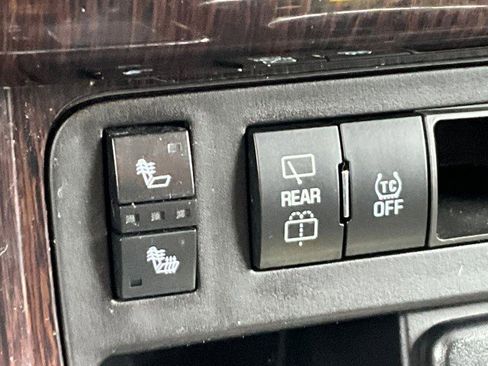 Used 2017 Chevrolet Traverse LT w/ Style and Technology Package image 21