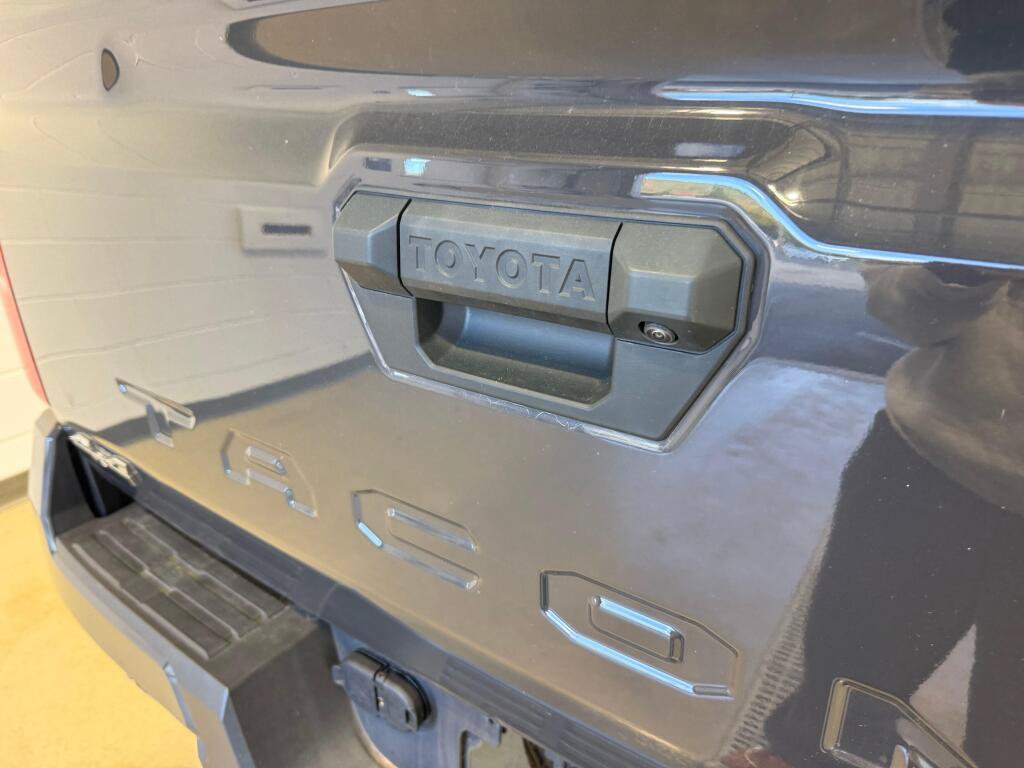 Certified 2025 Toyota Tacoma SR5 AWD/4WD image 15