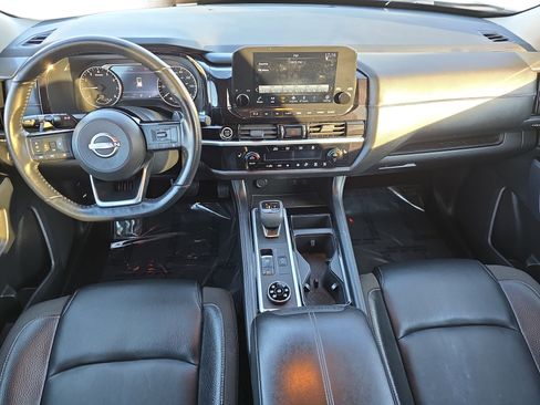 Used 2022 Nissan Pathfinder SL w/ SL Black Package image 9